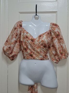 Express Floral Crop Top Women's 12 NWT Puff Sleeve Wrap Tie Back Peach Blouse